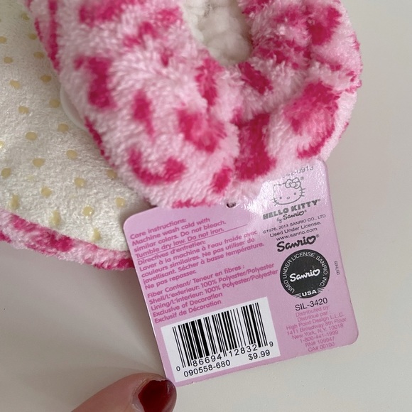 Hello Kitty Infant Slipper Sock NWT - Picture 3 of 3